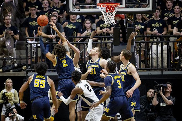 Eli Brooks (55), Isaiah Livers (2), Austin Davis (51), Zavier Simpson (3), and Franz Wagner (21)