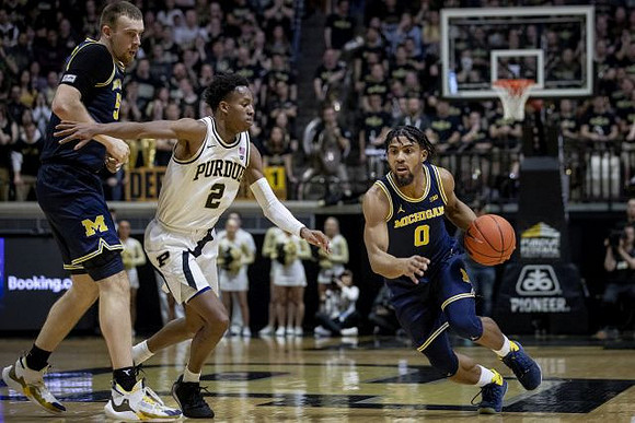 Austin Davis (51) and David DeJulius (0)