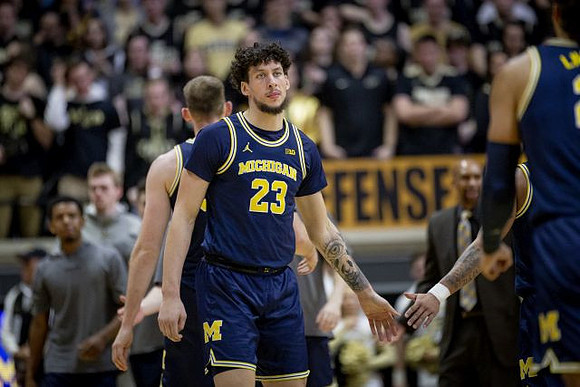 Austin Davis (51), Brandon Johns Jr. (23), Isaiah Livers (2), and Saddi Washington