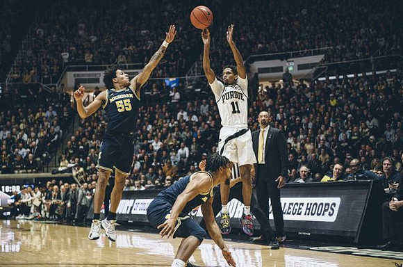 Eli Brooks (55), David DeJulius (0), and Juwan Howard