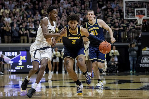 Isaiah Livers (2) and Austin Davis (51)