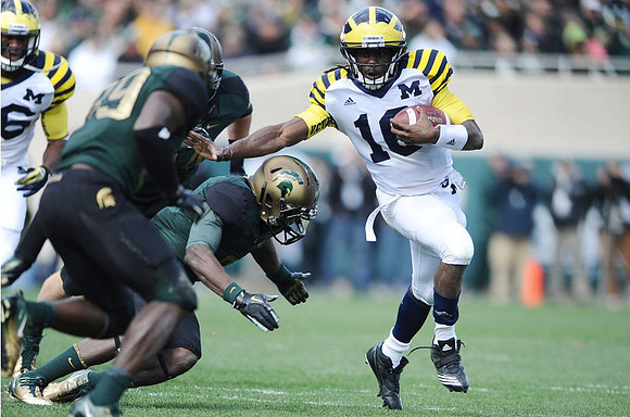 Kevin Koger (86) and Denard Robinson (16)