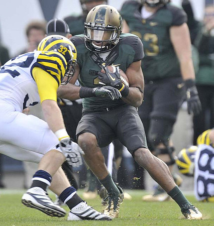 Jordan Kovacs (32) and Craig Roh (88)