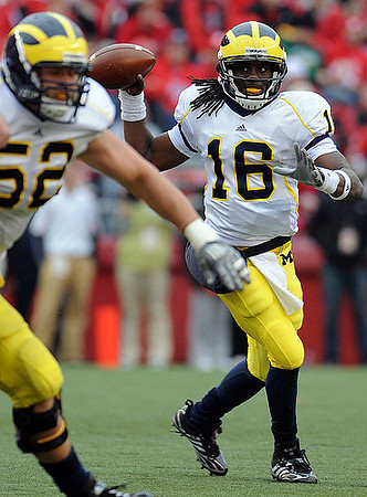 Stephen Schilling (52) and Denard Robinson (16)