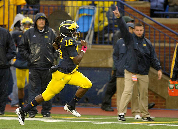 Denard Robinson (16)