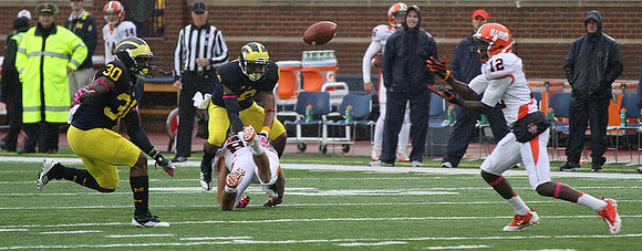 Thomas Gordon (30) and J.T. Floyd (8)