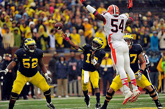 Ricky Barnum (52), Denard Robinson (16), and Taylor Lewan (77)