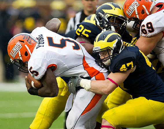 Kenny Demens (25) and Jake Ryan (47)