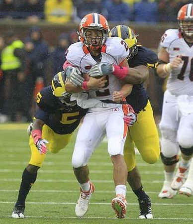 Courtney Avery (5) and Jibreel Black (55)