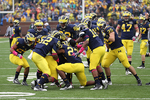Raymon Taylor (6), Delonte Hollowell (24), Royce Jenkins-Stone (52), Floyd Simmons (23), Keith Heitzman (92), Jarrod Wilson (22), James Ross (15), Josh Furman (14), Joe Bolden (35), and Jake Ryan (47)