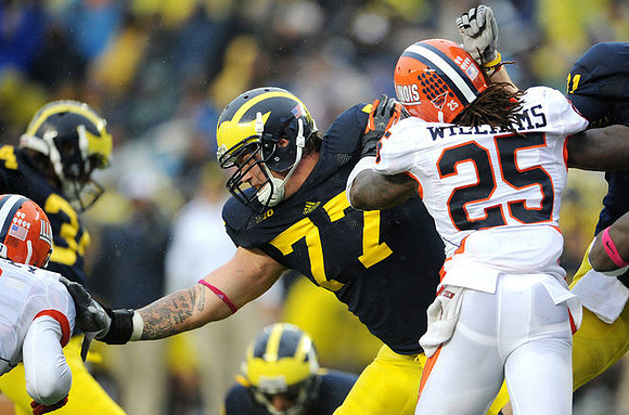 Brendan Gibbons (34) and Taylor Lewan (77)