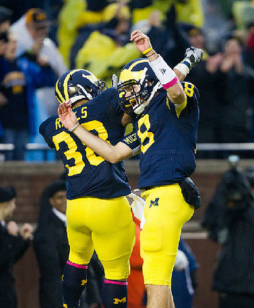 Thomas Rawls (38) and Russell Bellomy (8)