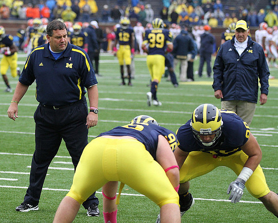 Brady Hoke, Ryan Glasgow (96), Craig Roh (88), Greg Mattison, Sione Houma (39), and Devin Gardner (12)