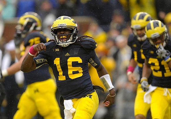 Denard Robinson (16), Michael Schofield (75), and Roy Roundtree (21)