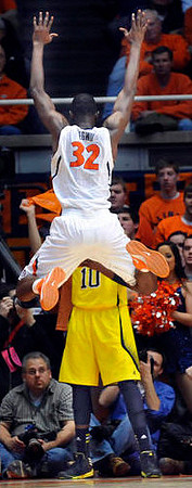 Eso Akunne (5) and Tim Hardaway Jr. (10)