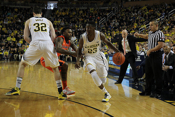 Ricky Doyle (32), Caris LeVert (23), and Illinois Head Head Coach John Groce