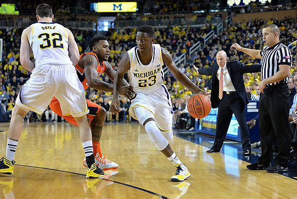 Ricky Doyle (32), Caris LeVert (23), and Illinois Head Head Coach John Groce