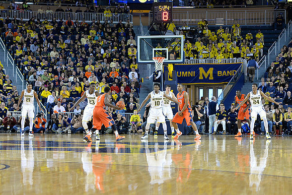 Zak Irvin (21), Caris LeVert (23), Derrick Walton Jr. (10), Ricky Doyle (32), and Aubrey Dawkins (24)