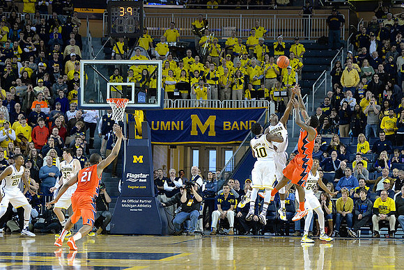 Zak Irvin (21), Ricky Doyle (32), Derrick Walton Jr. (10), Caris LeVert (23), and Aubrey Dawkins (24)