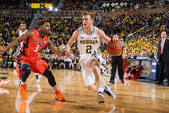 Spike Albrecht (2), Zak Irvin (21), and Illinois Head Head Coach John Groce