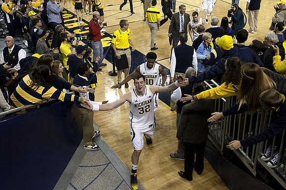 Ricky Doyle (32) and Derrick Walton Jr. (10)