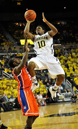 Derrick Walton Jr. (10)