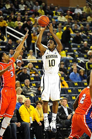 Derrick Walton Jr. (10)