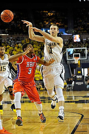 Jon Horford (15) and Nik Stauskas (11)