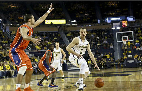 Spike Albrecht (2) and Nik Stauskas (11)