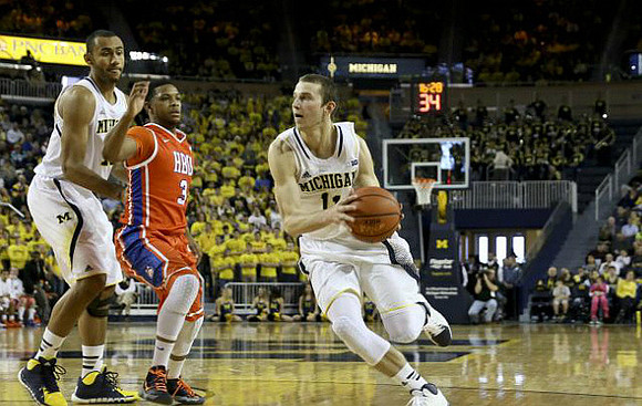 Jon Horford (15) and Nik Stauskas (11)