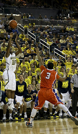 Derrick Walton Jr. (10)