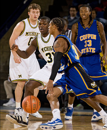 Zack Novak (0) and Laval Lucas-Perry (31)