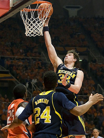Aubrey Dawkins (24) and Ricky Doyle (32)