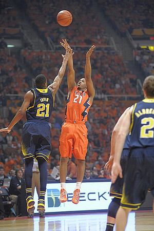 Zak Irvin (21) and Spike Albrecht (2)