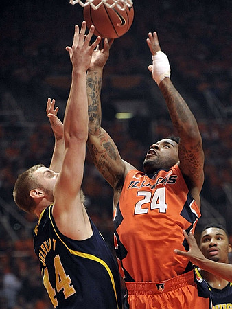 Max Bielfeldt (44) and Zak Irvin (21)