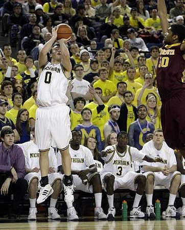 Eric Puls (30), Zack Novak (0), Anthony Wright (12), Manny Harris (3), and Zack Gibson (32)