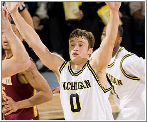 Zack Novak (0) and Kelvin Grady (44)