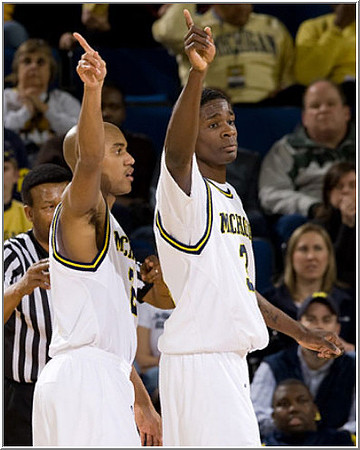 C.J. Lee (2) and Manny Harris (3)