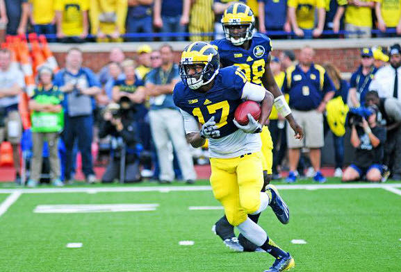 Freddy Canteen (17) and Devin Gardner (98)
