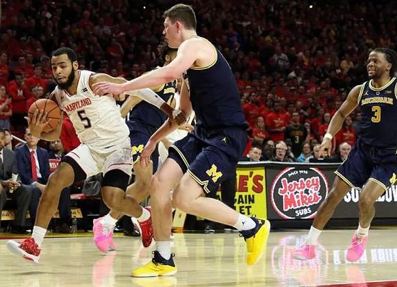 Jordan Poole (2), Jon Teske (15), and Zavier Simpson (3)