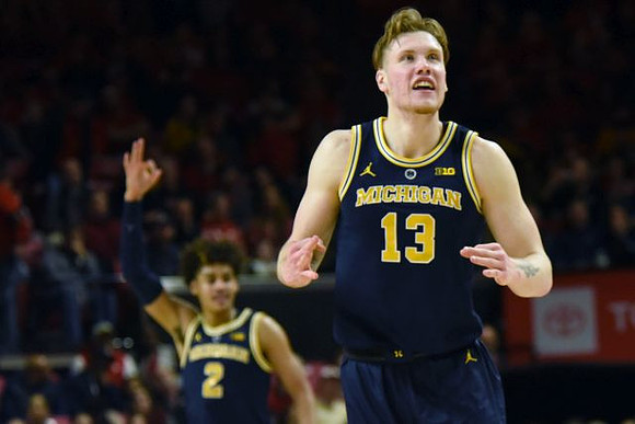 Jordan Poole (2) and Ignas Brazdeikis (13)