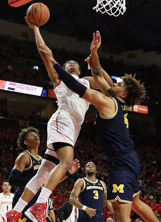 Jordan Poole (2), Zavier Simpson (3), and Isaiah Livers (4)