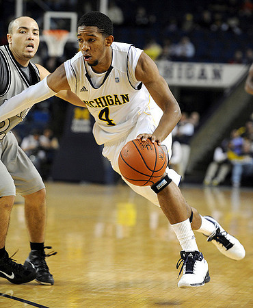 Darius Morris (4)