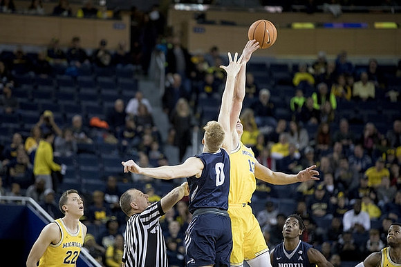 Duncan Robinson (22) and Moritz Wagner (13)