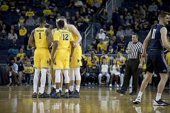 Charles Matthews (1) and Muhammad-Ali Abdur-Rahkman (12)
