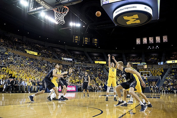 Moritz Wagner (13) and Duncan Robinson (22)