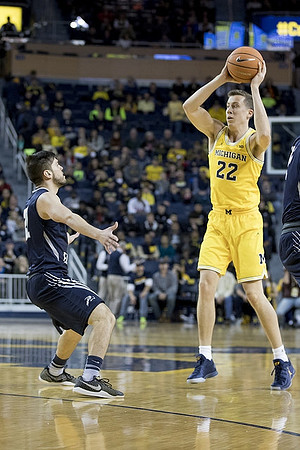 Duncan Robinson (22)