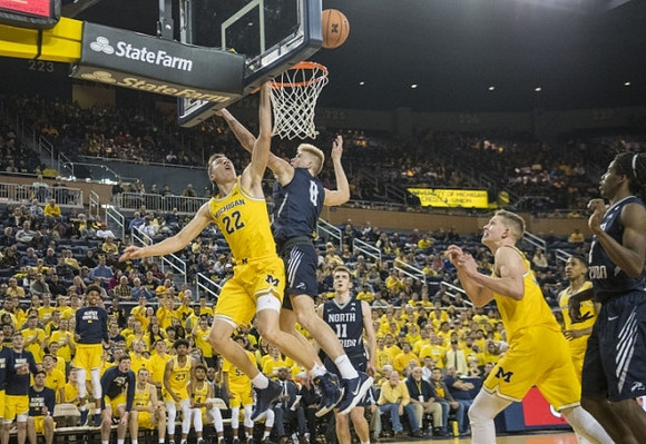 Duncan Robinson (22) and Moritz Wagner (13)