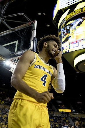 Isaiah Livers (4)