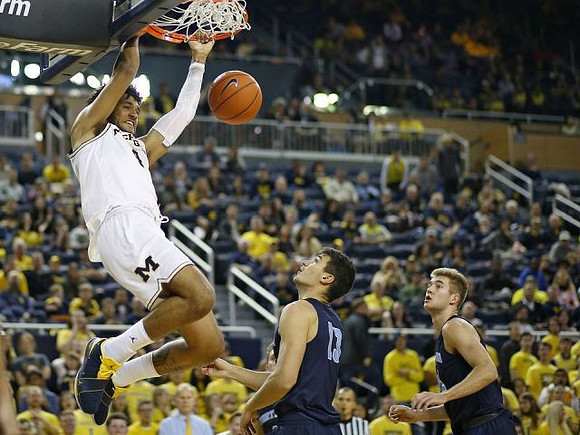 Isaiah Livers (4)
